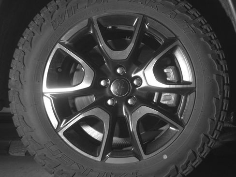 Used 2025 Jeep Compass Trailhawk image 13