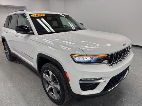 Used 2023 Jeep Grand Cherokee 4WD 4xe image 2