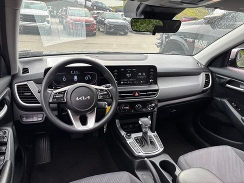 Used 2024 Kia Seltos LX AWD/4WD image 11