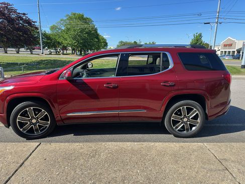 Used 2018 GMC Acadia Denali w/ Technology Package FWD image 8