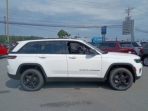 New 2025 Jeep Grand Cherokee Limited w/ Luxury Tech Group II image 5