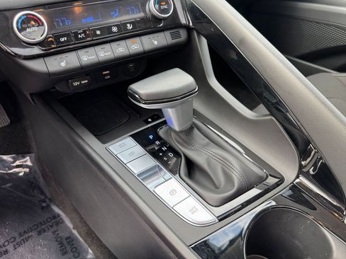 Used 2025 Hyundai Elantra SEL image 38