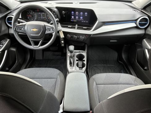 Used 2024 Chevrolet Trax LS FWD image 17