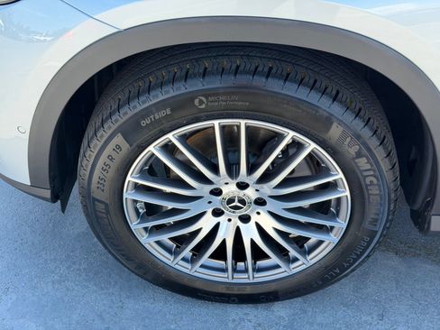 Used 2026 Mercedes-Benz GLC 300 4MATIC image 4
