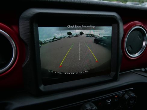 Used 2022 Jeep Wrangler Unlimited Rubicon image 34