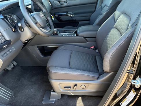 New 2026 Nissan Pathfinder SV image 18