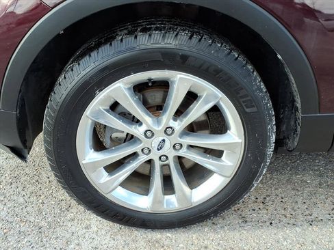 Used 2019 Ford Explorer XLT w/ Equipment Group 202A image 8