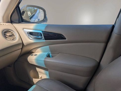 Used 2013 Nissan Pathfinder SL FWD image 39