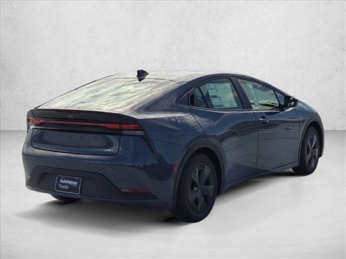 New 2027 Toyota Prius LE FWD image 2