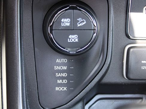 Used 2017 Jeep Compass Trailhawk w/ Navigation Group AWD/4WD image 40