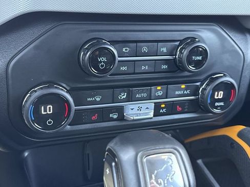 Used 2023 Ford Bronco Badlands w/ Sasquatch Package AWD/4WD image 21