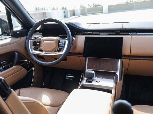 New 2025 Land Rover Range Rover Long Wheelbase SE image 14