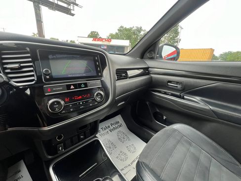 Used 2019 Mitsubishi Outlander SEL AWD/4WD image 16