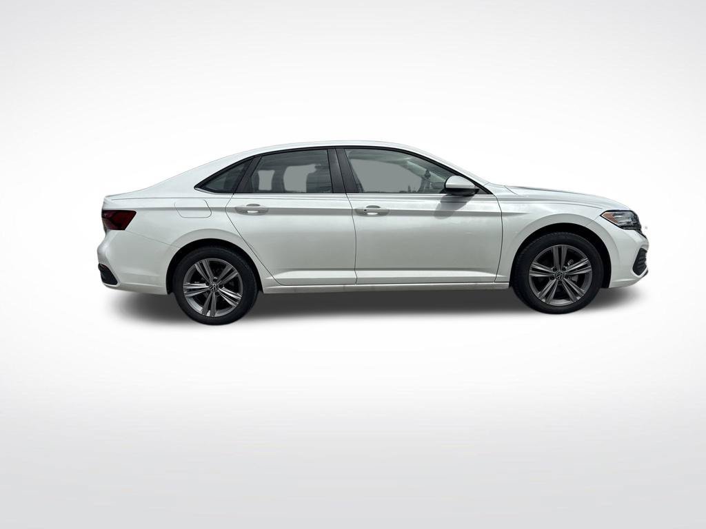 Certified 2024 Volkswagen Jetta SE w/ Panoramic Sunroof Package FWD image 4