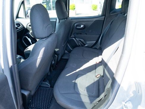 Used 2020 Jeep Renegade Latitude w/ UConnect 8.4 Nav Group image 27