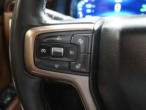 Used 2023 Chevrolet Suburban High Country w/ Premium Package 2 AWD/4WD image 28