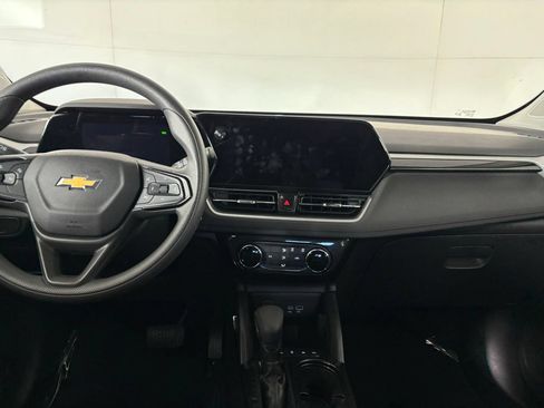 Used 2025 Chevrolet TrailBlazer LT AWD/4WD image 18