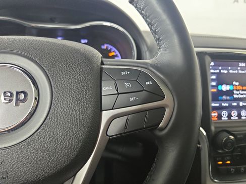 Certified 2018 Jeep Grand Cherokee Overland w/ Interior Metal Package AWD/4WD image 17