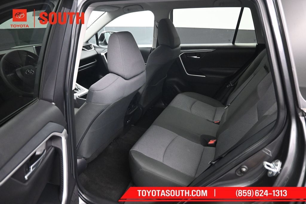 Used 2025 Toyota RAV4 XLE AWD/4WD image 10