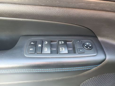 Used 2018 Jeep Grand Cherokee Laredo image 28