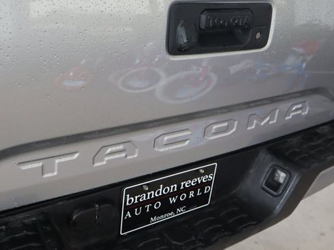 Used 2019 Toyota Tacoma SR image 43
