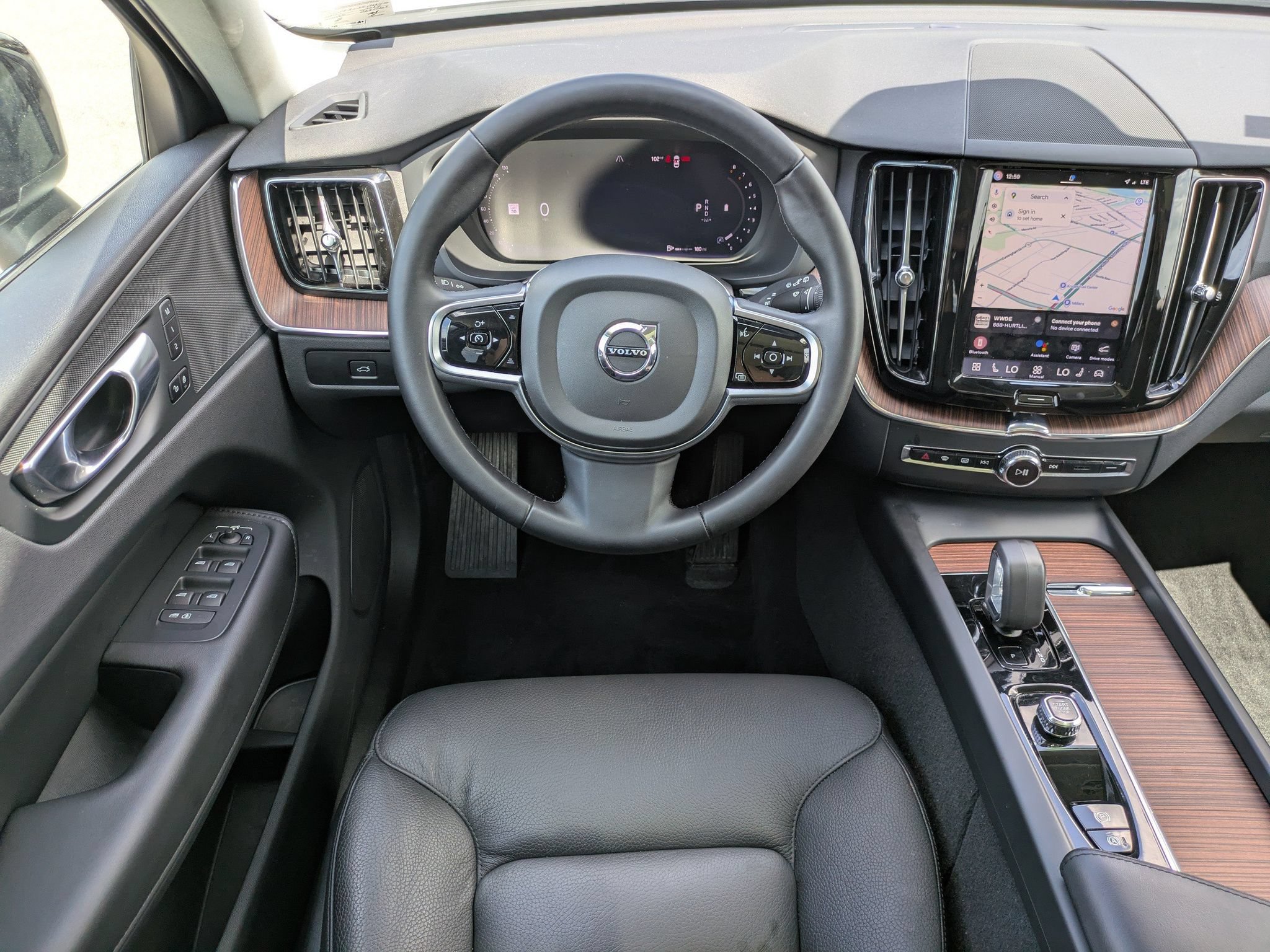 Used 2024 Volvo XC60 B5 Plus AWD/4WD image 17
