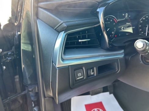 Used 2025 Cadillac XT5 Luxury image 13