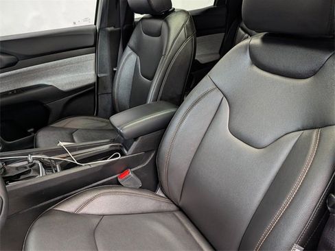 Used 2024 Jeep Compass Latitude w/ Sun and Sound Group image 9