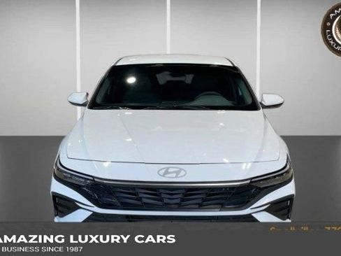 Used 2025 Hyundai Elantra SE image 1