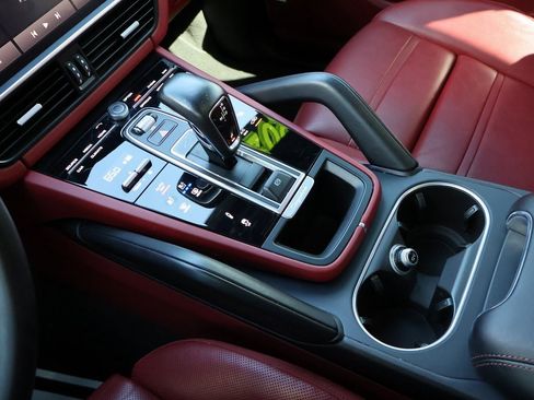 Used 2022 Porsche Cayenne GTS image 26
