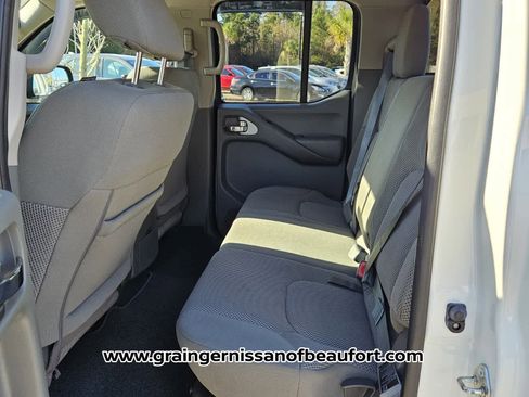 Used 2020 Nissan Frontier SV image 4