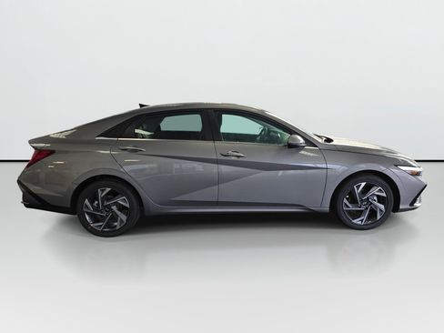 New 2026 Hyundai Elantra Limited FWD image 4