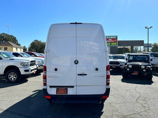 Used 2016 Mercedes-Benz Sprinter 2500 image 10
