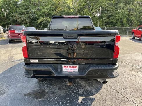 Used 2024 Chevrolet Silverado 2500 LT w/ Midnight Edition AWD/4WD image 5