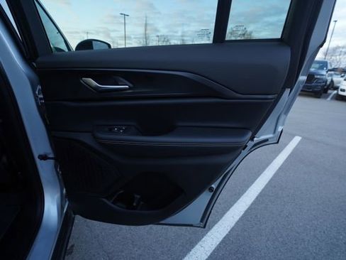 Used 2025 Jeep Grand Cherokee Laredo w/ Luxury Tech Group I image 23