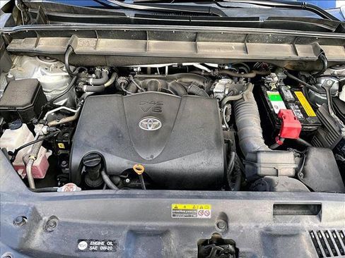 Used 2021 Toyota Highlander Platinum image 11