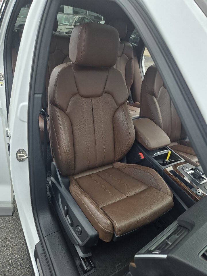 Used 2018 Audi Q5 2.0T Premium Plus w/ Premium Plus Package AWD/4WD image 19