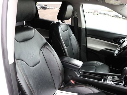 Used 2022 Jeep Compass Limited image 18