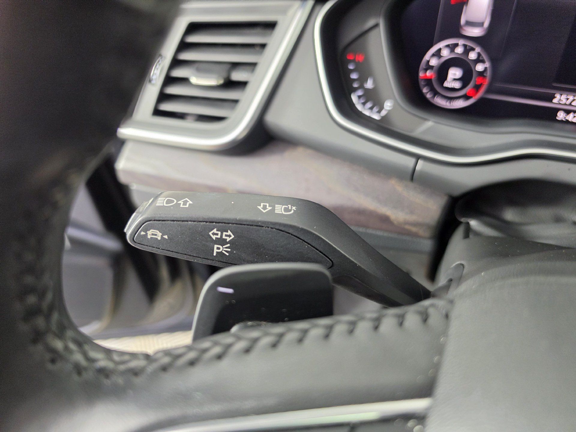 Used 2020 Audi Q5 Premium w/ Premium Plus Package AWD/4WD image 13