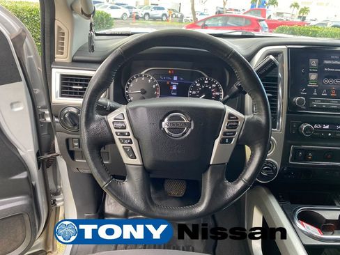 Used 2021 Nissan Titan SV w/ SV Convenience Package image 32