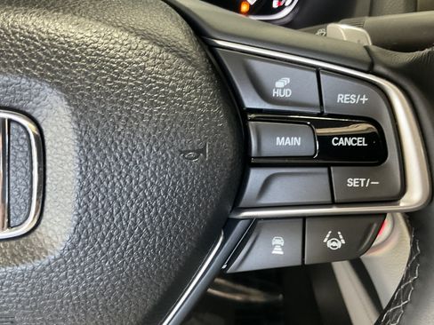 Used 2018 Honda Accord Touring image 32