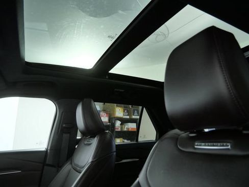 Certified 2025 Ford Explorer Platinum AWD/4WD image 17