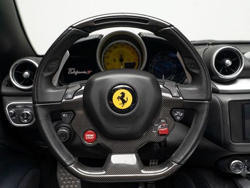Used 2016 Ferrari California T RWD image 25