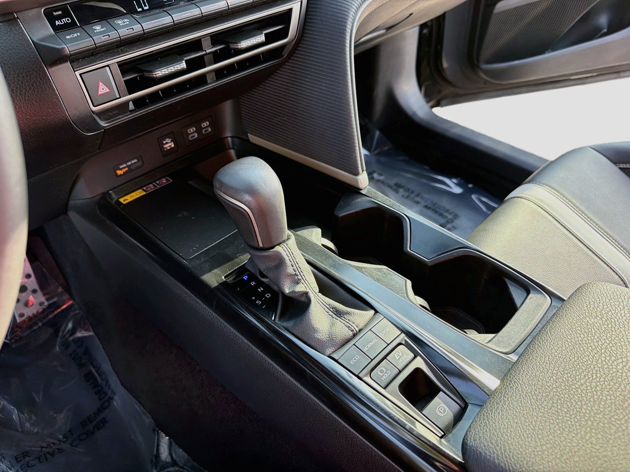 Used 2025 Toyota Camry SE FWD image 16