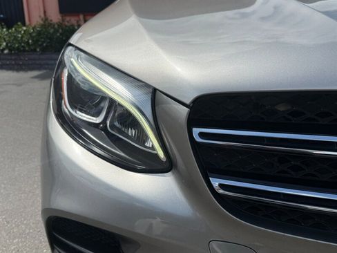 Used 2019 Mercedes-Benz GLC 300 image 4