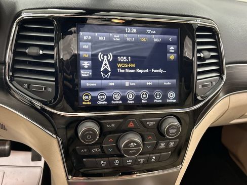 Used 2020 Jeep Grand Cherokee Limited AWD/4WD image 14