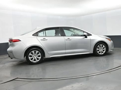 Used 2024 Toyota Corolla LE FWD image 4