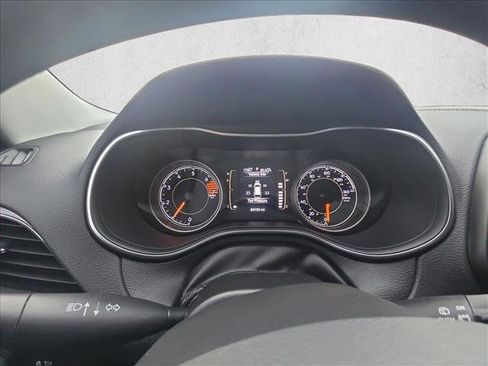 Used 2019 Jeep Cherokee Latitude w/ Popular Appearance Group image 10