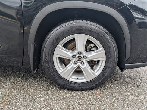 Used 2020 Toyota Highlander L image 9