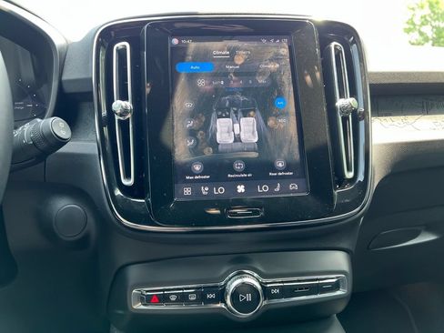 Certified 2025 Volvo EX40 Core AWD/4WD image 17